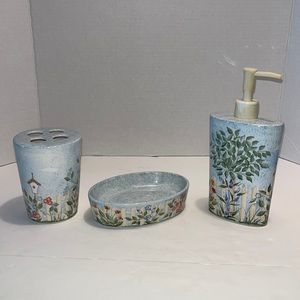 Garden Blue Floral Bathroom Set of Soap Caddy, Dispenser & Toothbrush Holder